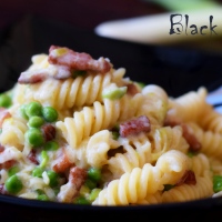 Creamy Pasta with Leeks, Peas and Bacon